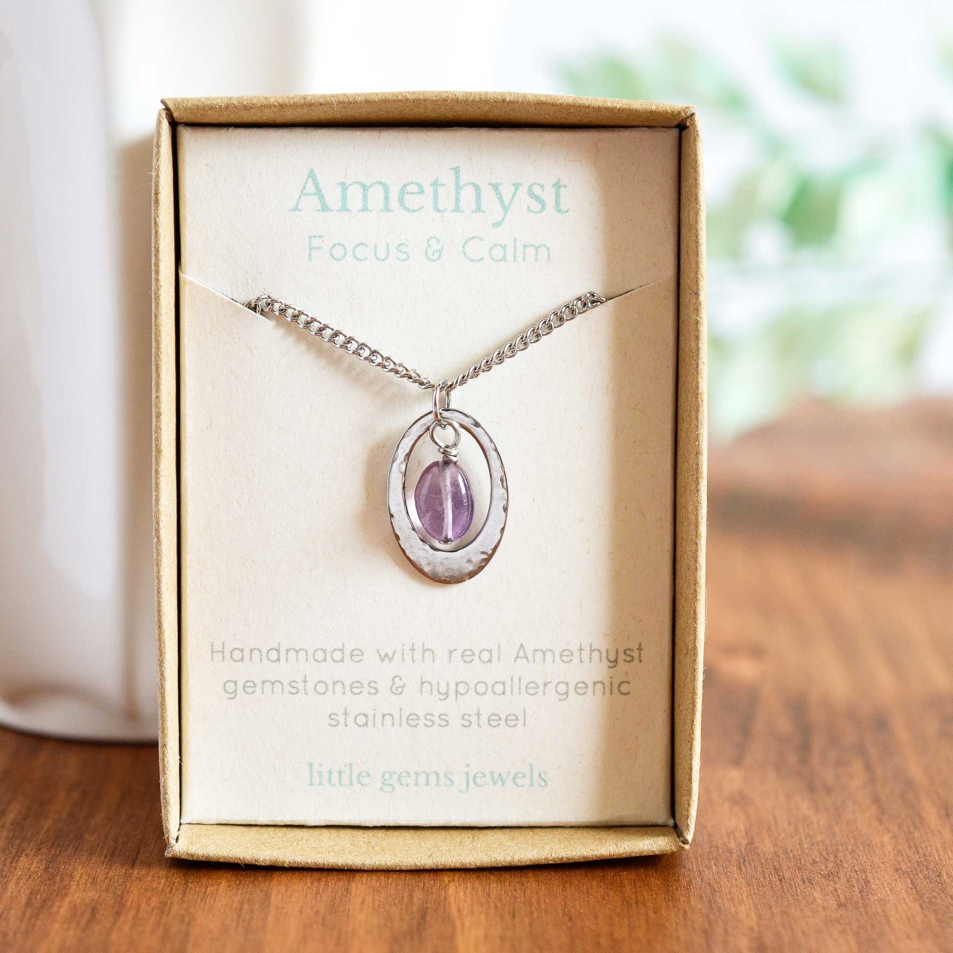 Oval pendant with Amethyst gemstone in gift box