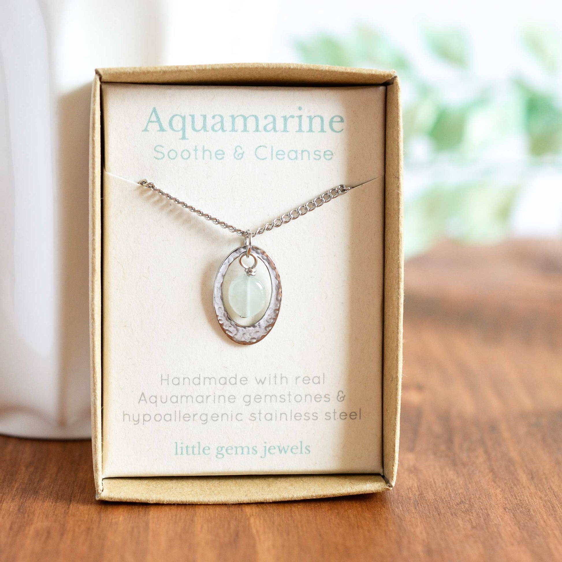 Oval pendant with Aquamarine gemstone in gift box