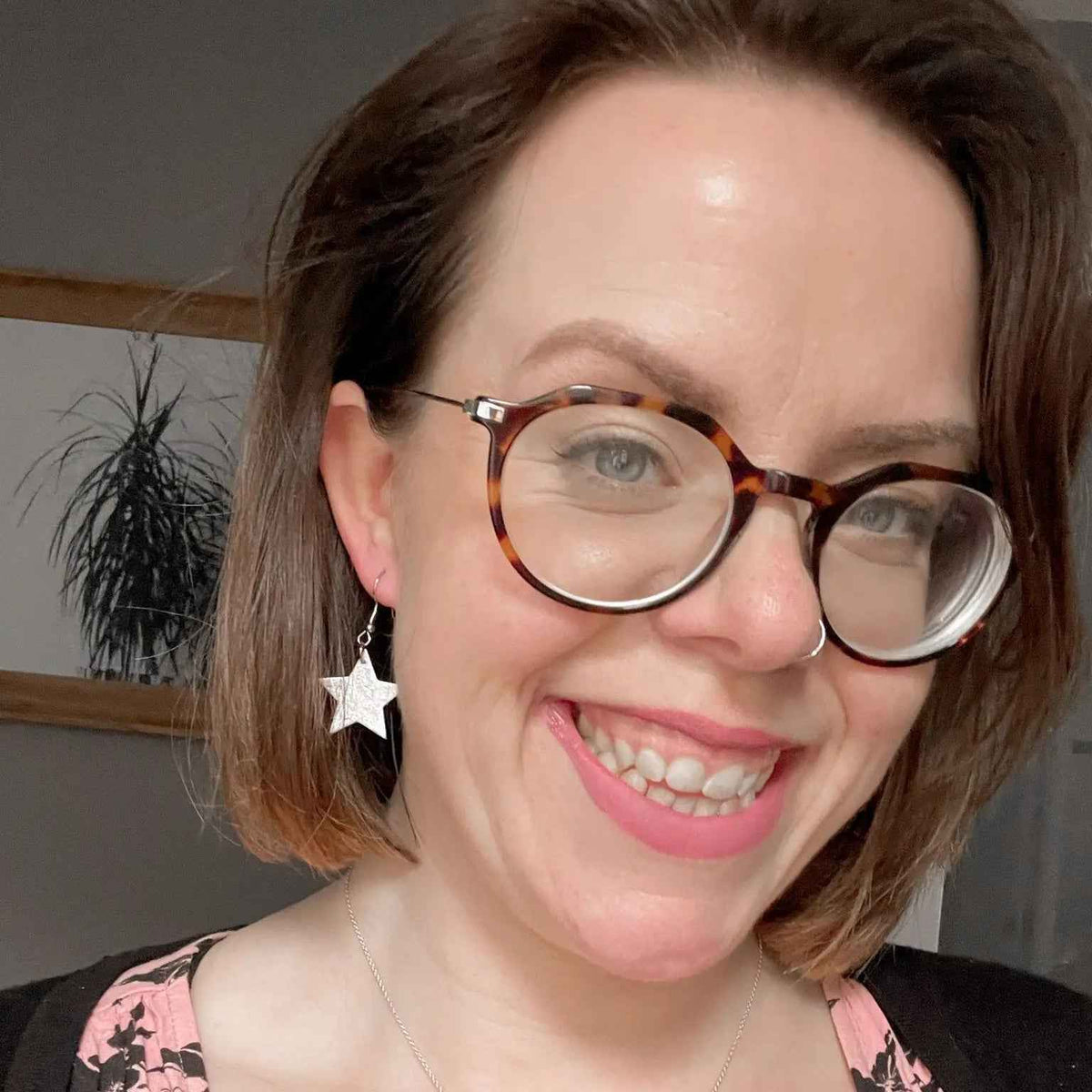 Mini gold star earrings